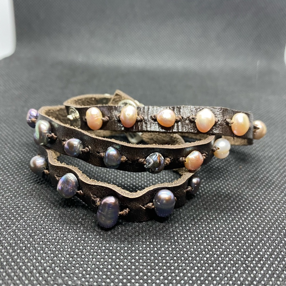 Three wrap leather bracelet with multicolor pearls - Picture 6 of 8